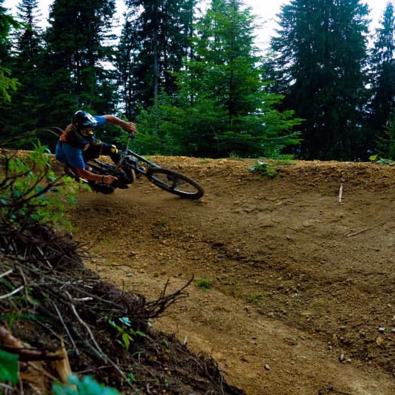 Piazzatorre Lovebikepark 1 768x768