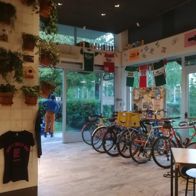 Bikefellas bar e officina 0 4 768x768