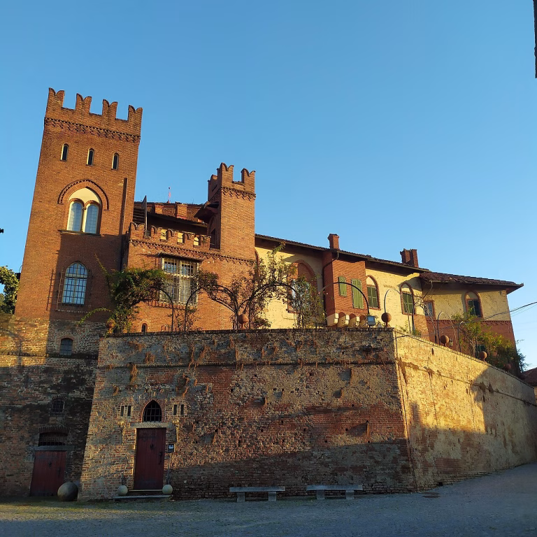 La Via del Castello 768x768