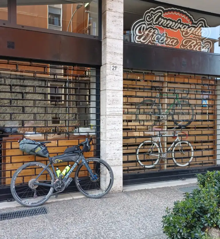 ammiraglia officina bici 768x832