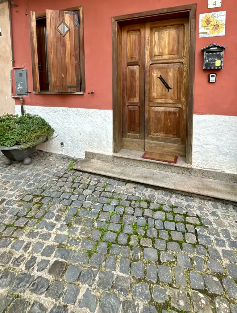 locandadellesorelle 9 768x1011