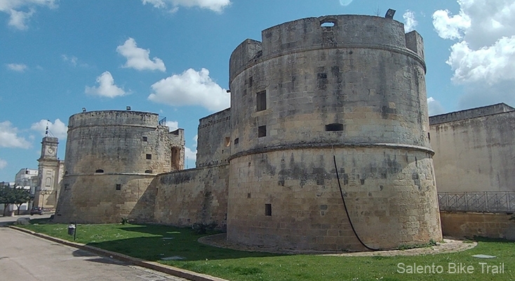 castello campanile nuvole pietra leccese cielo palmariggi