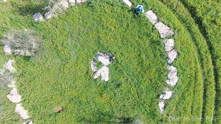 cerchio ciclista bici verde erba minervino di lecce