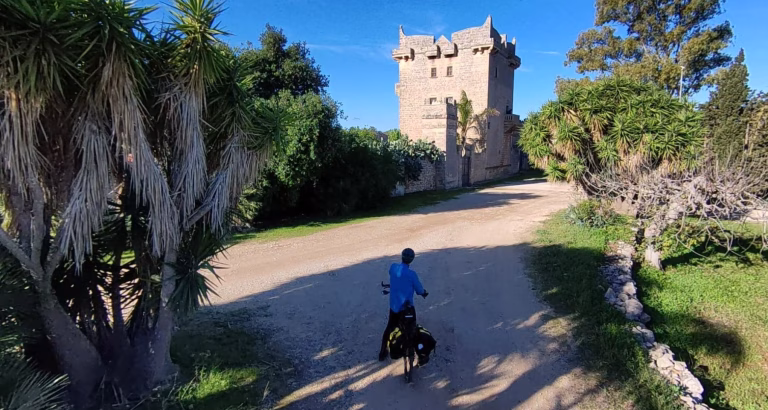 ciclista torre masseria fortificata melcarne 768x410