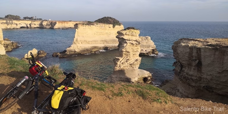 faraglioni arenaria mare bicicletta luce sant andrea 768x384