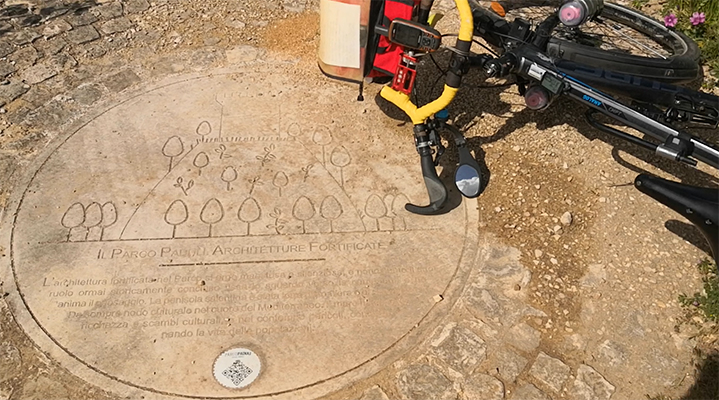 infocircle segnaletica orizzontale pietra bicicletta parco paduli