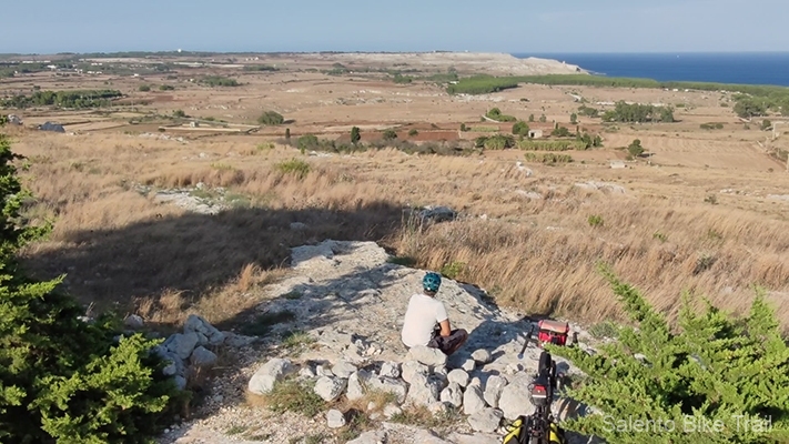 orizzonte costa faro ciclista canale otranto