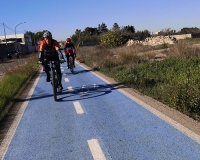 thumbs pista ciclabile blu ciclisti campi salentina
