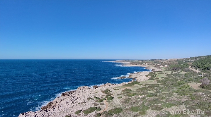 mare blu costa verde cielo azzurro nardo