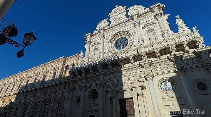 basilica barocco facciata cielo santa croce lecce