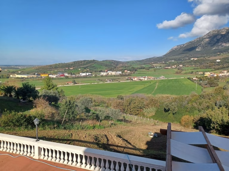 20221231 112325 Veduta con Pergola 2 768x576