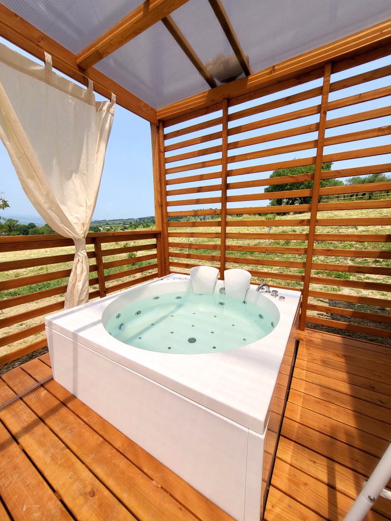 BUNGALOW CON JACUZZI N.2 768x1024