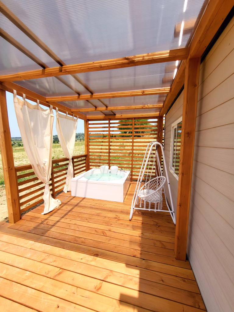 JACUZZI HOT TUB N.2 768x1024