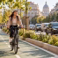 Pendolare in bicicletta sulla pista verde